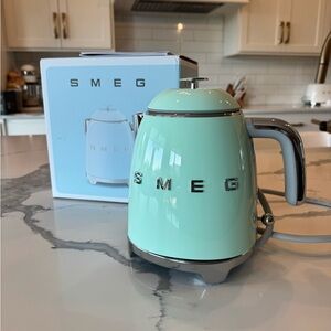 Smeg Pastel Green Electric Kettle